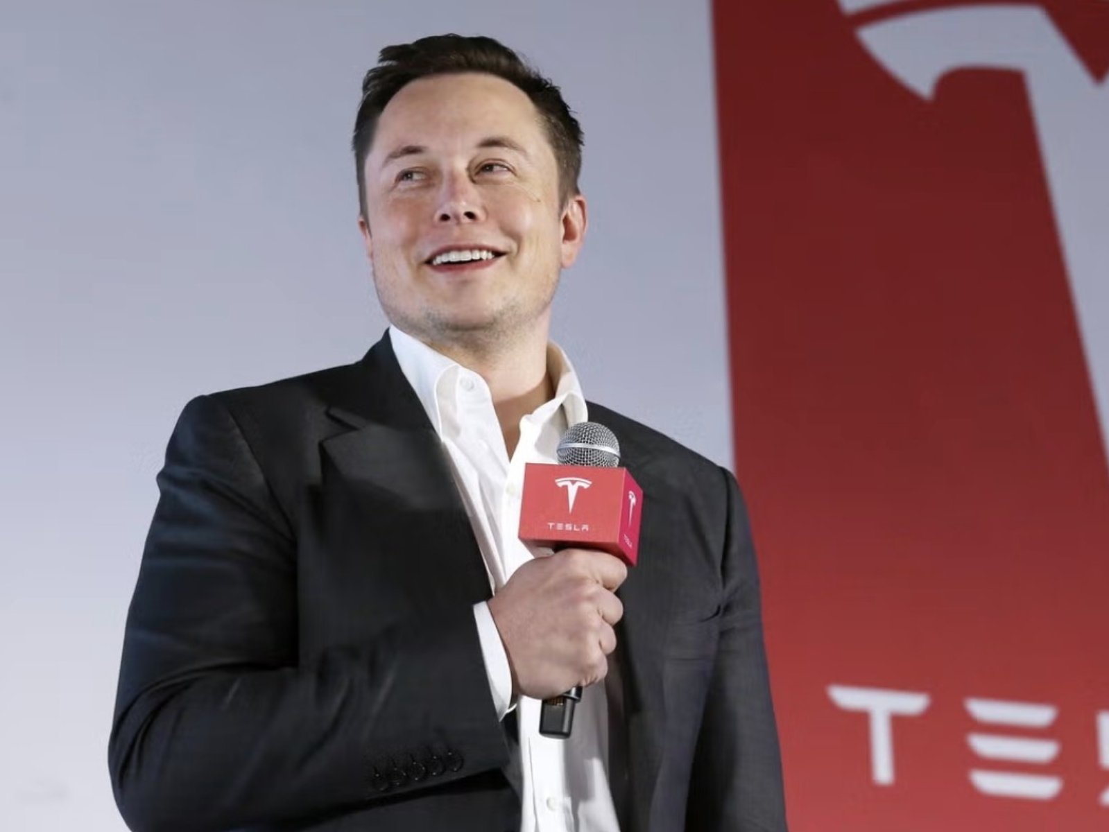 馬斯克 Elon Musk 談特斯拉自動駕駛前景!自信言:「超越所有科技傳播速度!」