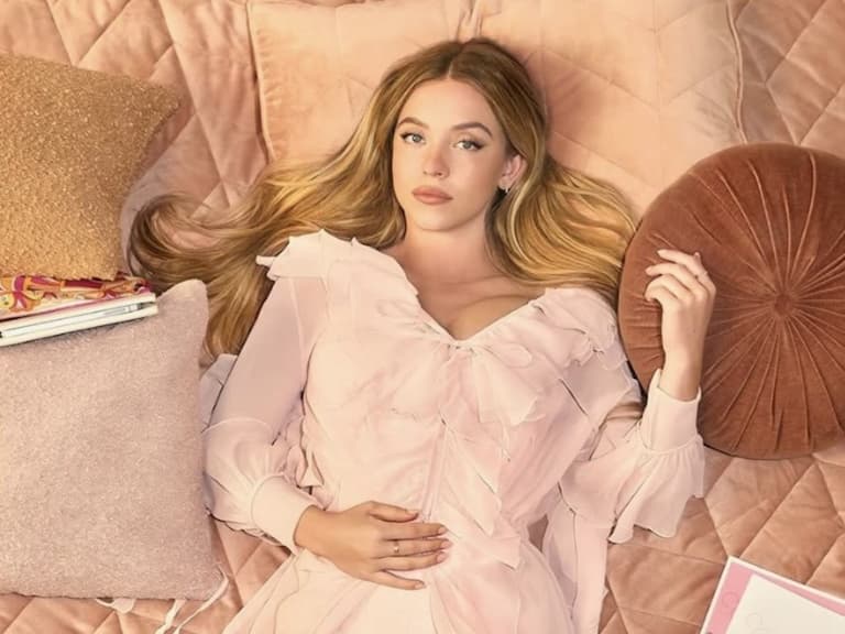 席德妮史威尼 Sydney Sweeney 自爆 16 歲就要求整形！直言：「不整就不會紅！」