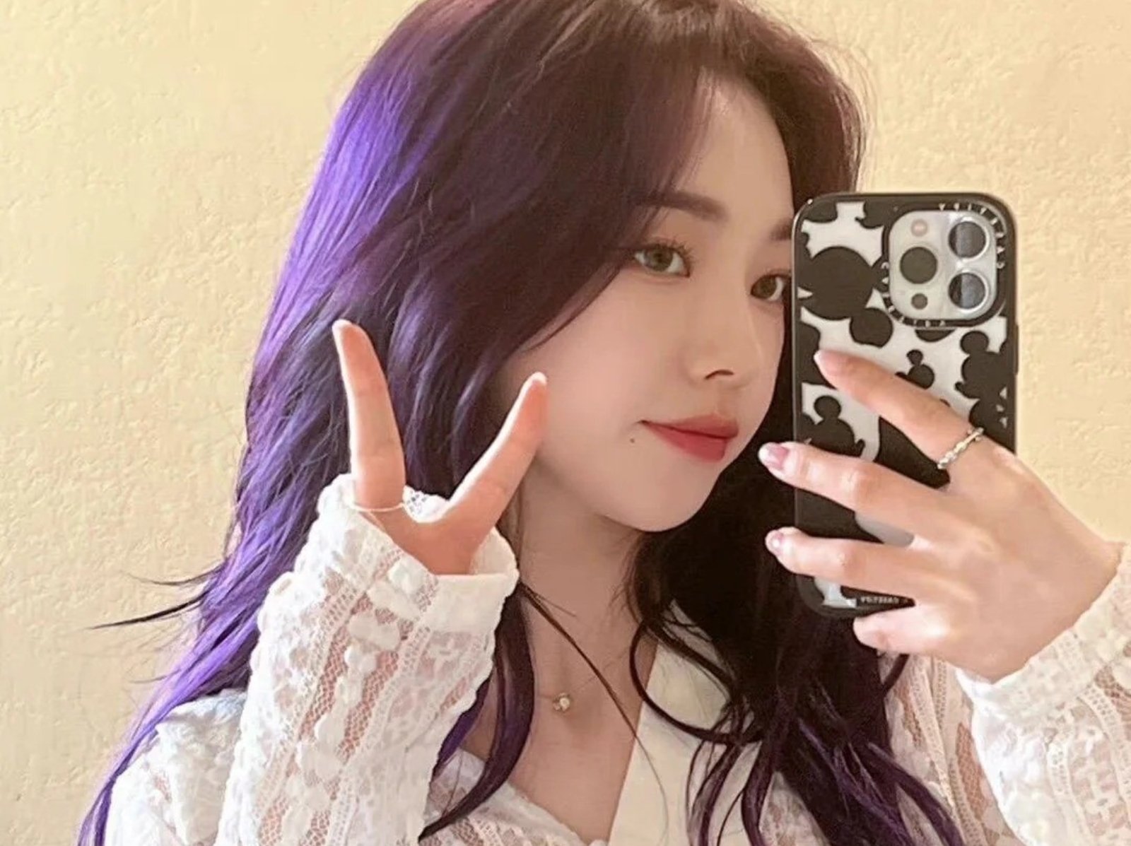 2025 秋冬女生穿搭流行元素一次看！跟著 aespa、BLACKPINK 打造減齡溫柔少女感！