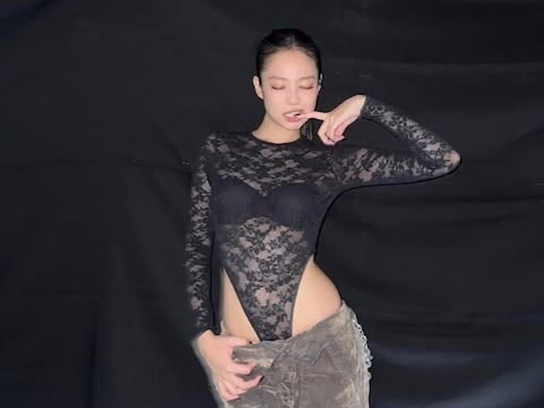 BLACKPINK JENNIE 身高 163 三圍身材穿緊身透視服超性感！粉絲直呼：「只有她能駕馭！」
