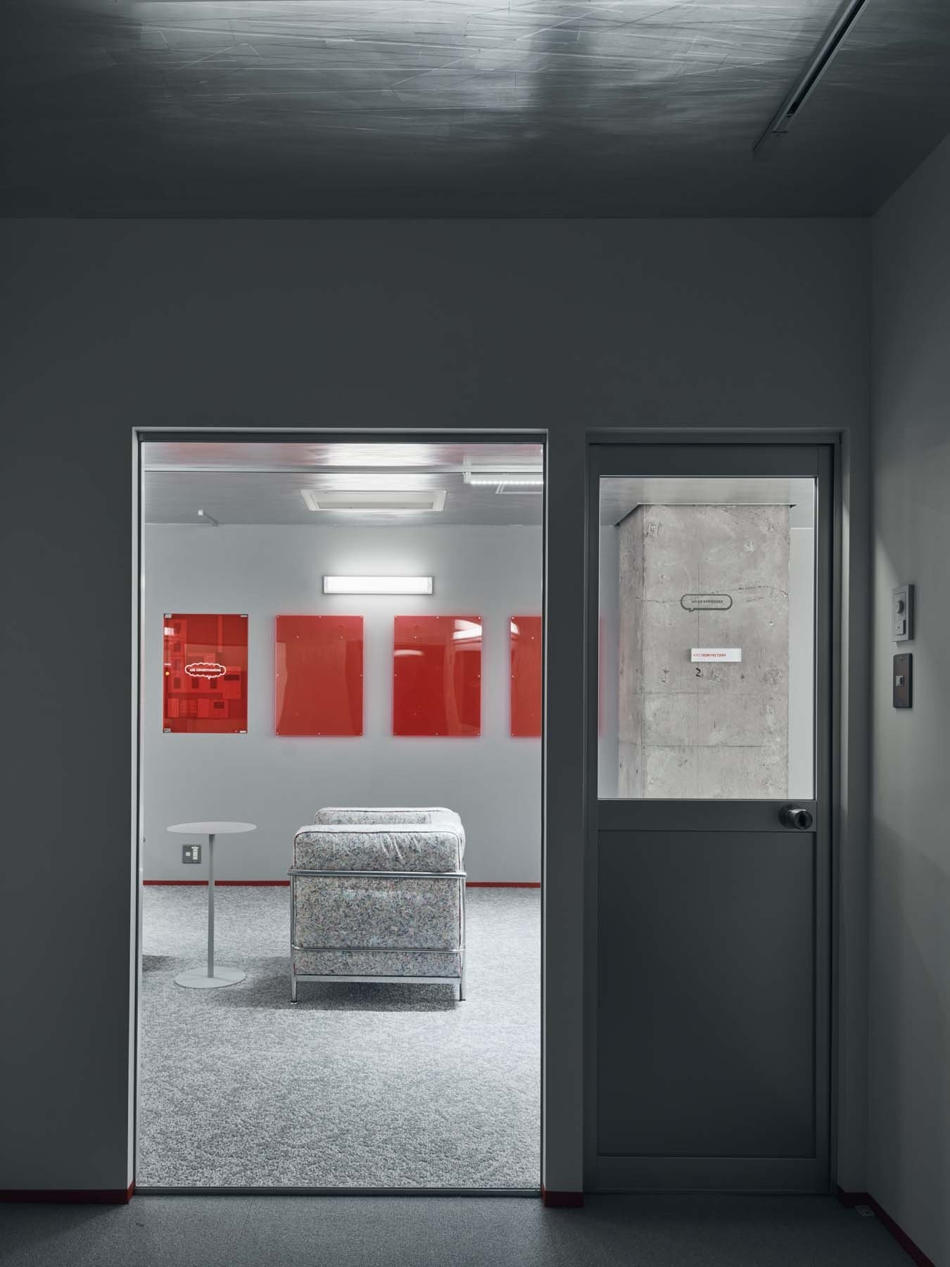 《咒術迴戰》、《鏈鋸人》的誕生地！集英社全新辦公室大公開，將漫畫融合進牆壁、沙發與整個空間！