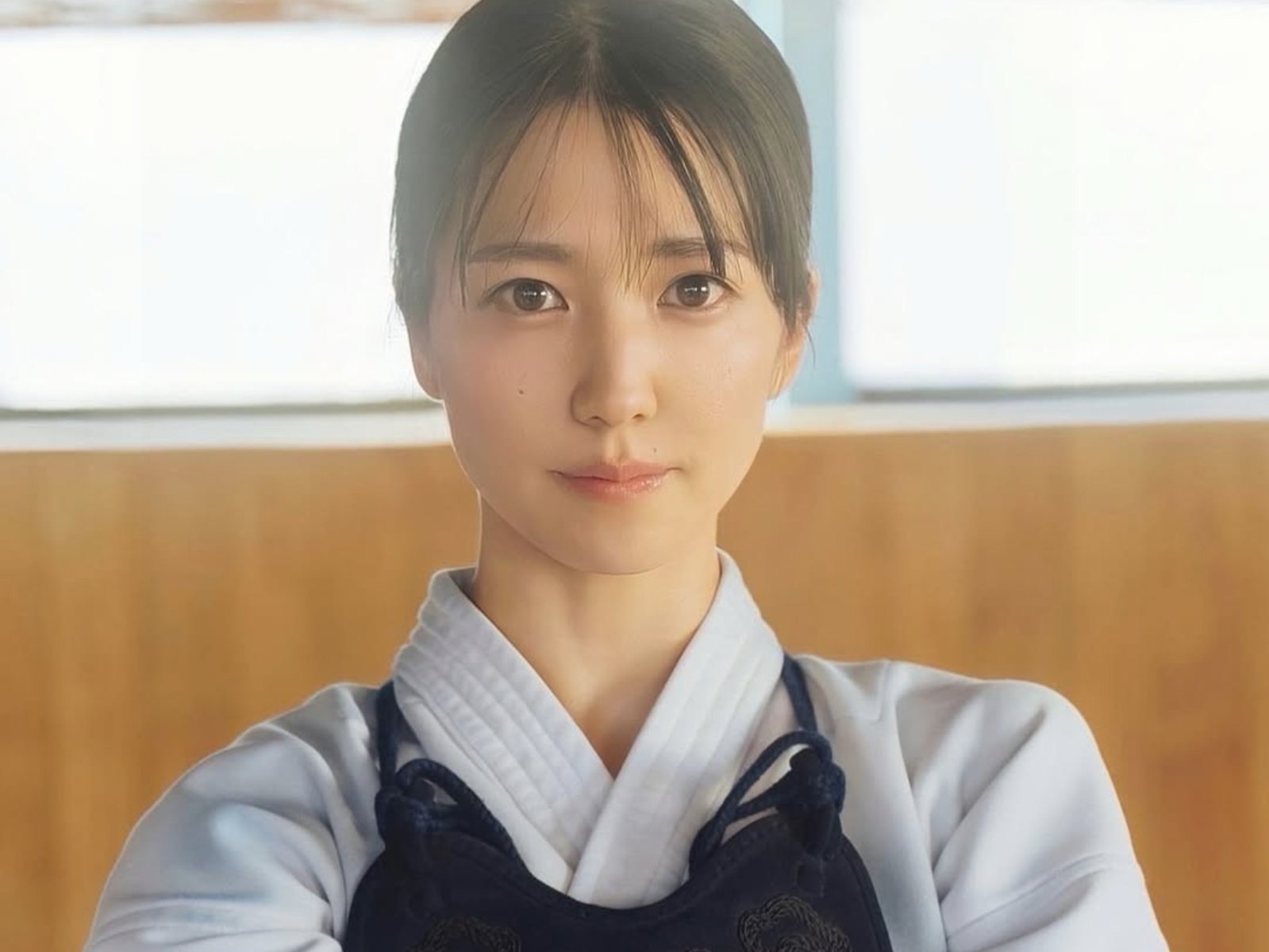 佐藤明里外型、才藝各項兼具！「日本劍道美少女」泡湯照曲線驚豔眾人！【野生抓正妹】