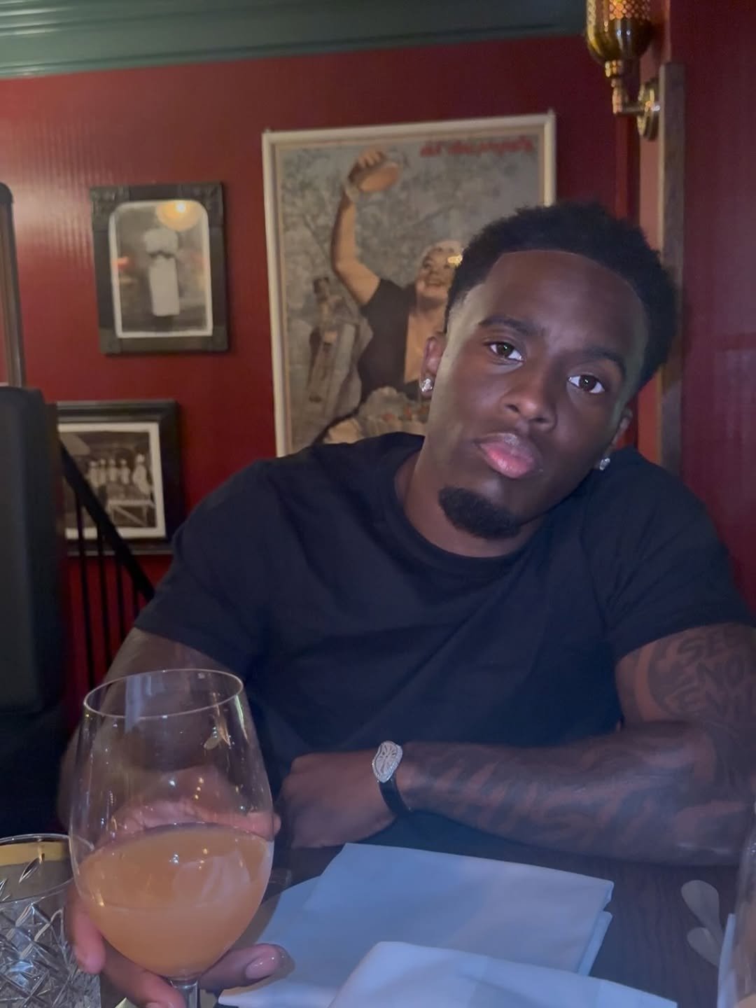 就連爬山也要戴 Richard Millie 超貴腕錶？Kai Cenat 歐洲度假放送，手上腕錶依舊是全場焦點！