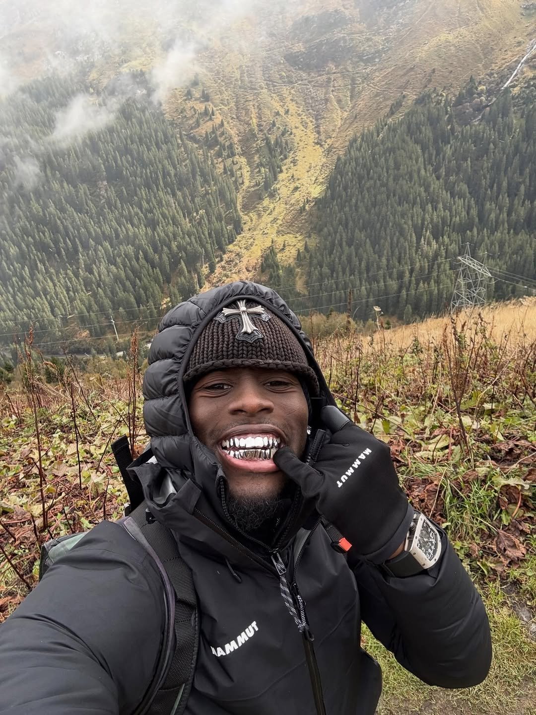 就連爬山也要戴 Richard Millie 超貴腕錶？Kai Cenat 歐洲度假放送，手上腕錶依舊是全場焦點！