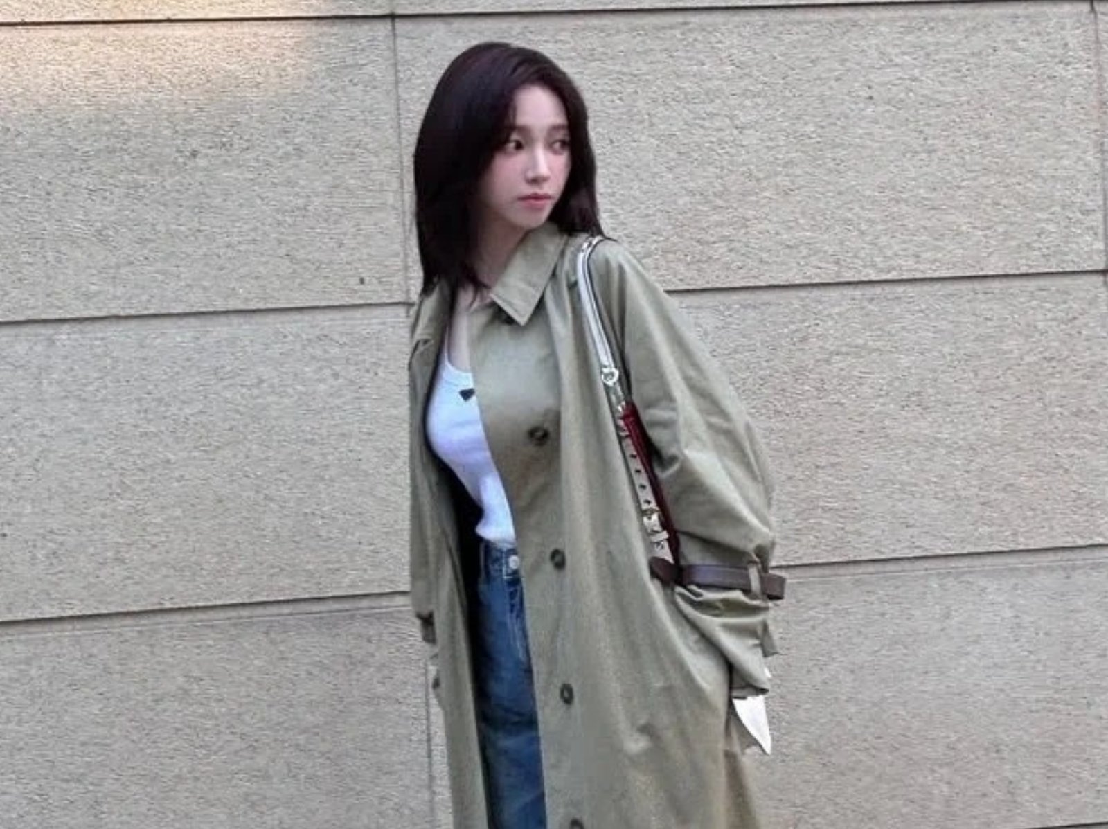 2025 秋冬女生風衣外套穿搭 5 大風格推薦！學 aespa、BLACKPINK⋯打造溫柔小姐姐氣質！