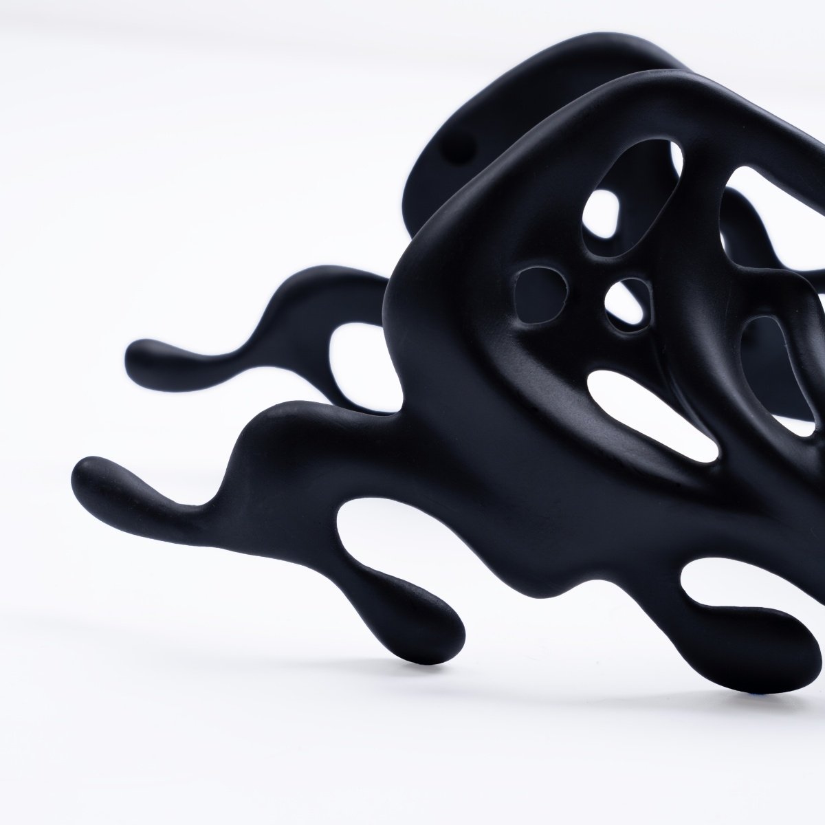 顛覆鞋履結構！INCODER 推出 3D 外骨骼鞋飾，重新定義足上配件美學！