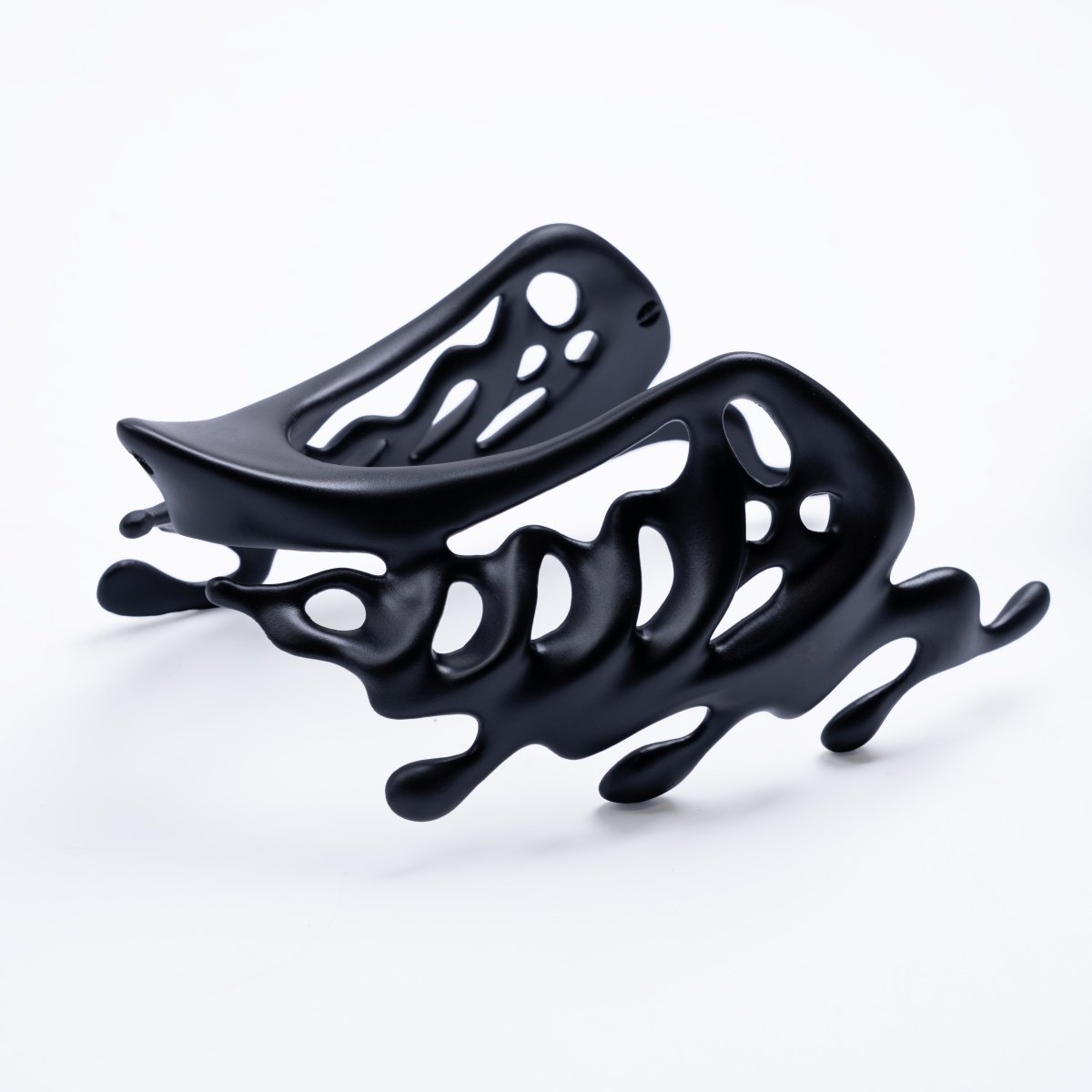 顛覆鞋履結構！INCODER 推出 3D 外骨骼鞋飾，重新定義足上配件美學！