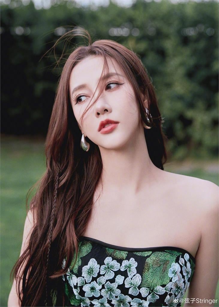 〈不得不愛〉原唱弦子正式回歸!粉絲直呼:「這聲音太想念!」