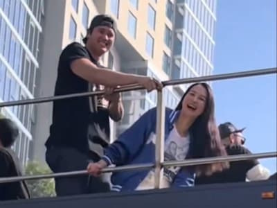 MLB／球迷高舉「大谷翔平娶我媽」牌子引熱議！真美子「爆笑反應」曝光！