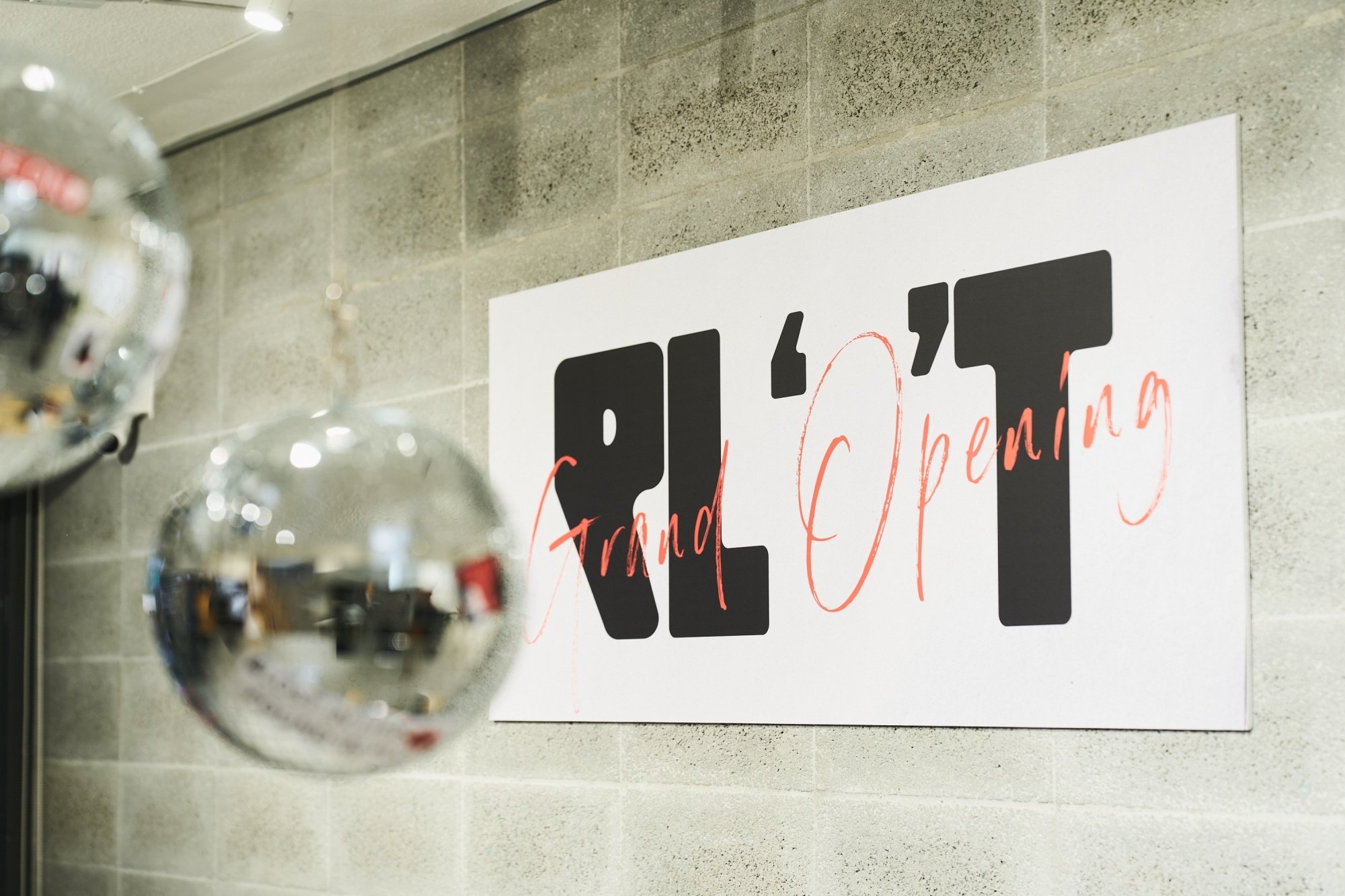 不只是咖啡店!PLOT 將咖啡、自然酒與藝術融合成一場城市故事