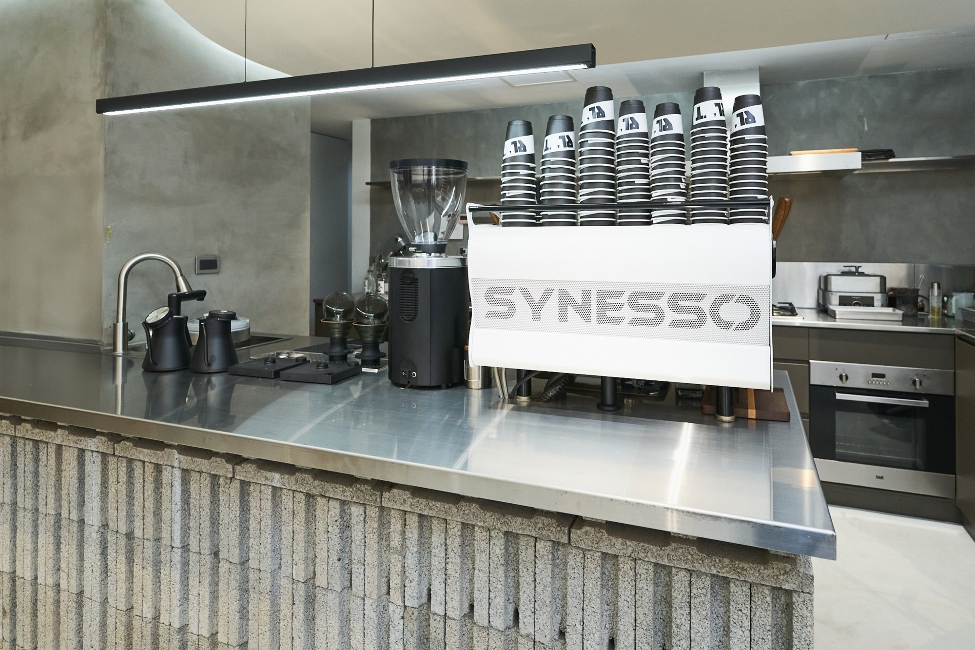 不只是咖啡店!PLOT 將咖啡、自然酒與藝術融合成一場城市故事