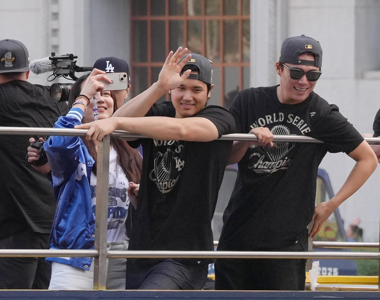 大谷翔平愛妻真美子用「舊 iPhone」畫面曝光!網友盛讚「又更喜歡她了!」