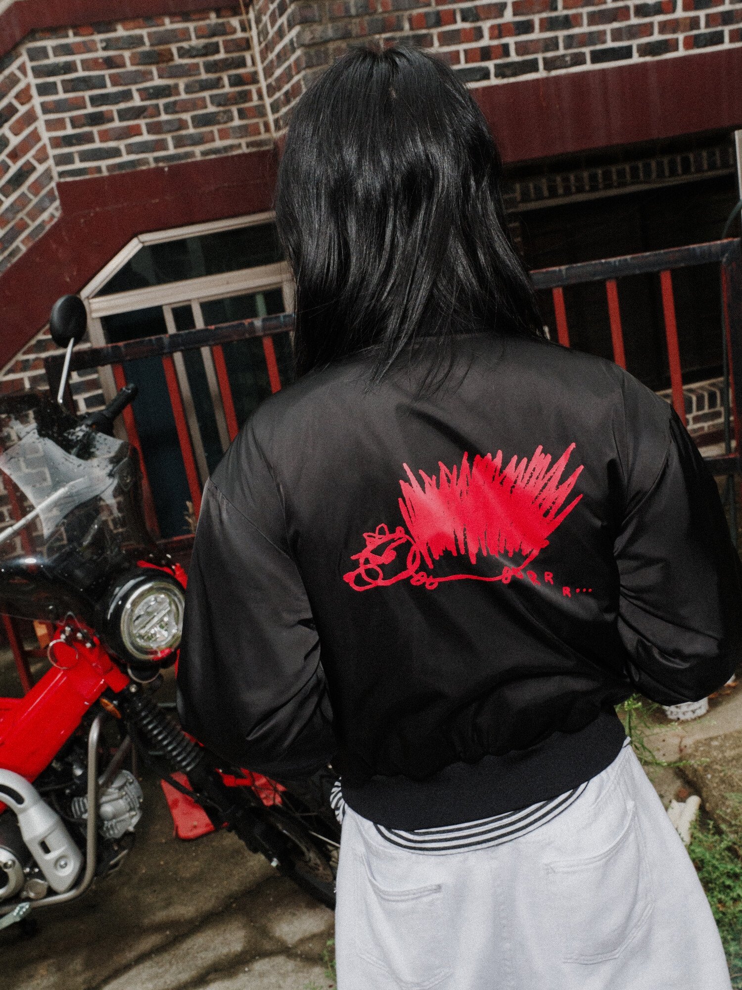 Vans 攜手韓國藝術家 Riroo 推出 2025 秋冬藝術家聯名系列