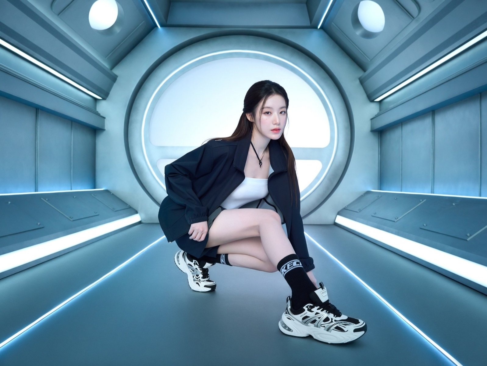 舒華演繹SKECHERS秋冬Y3K科技時尚