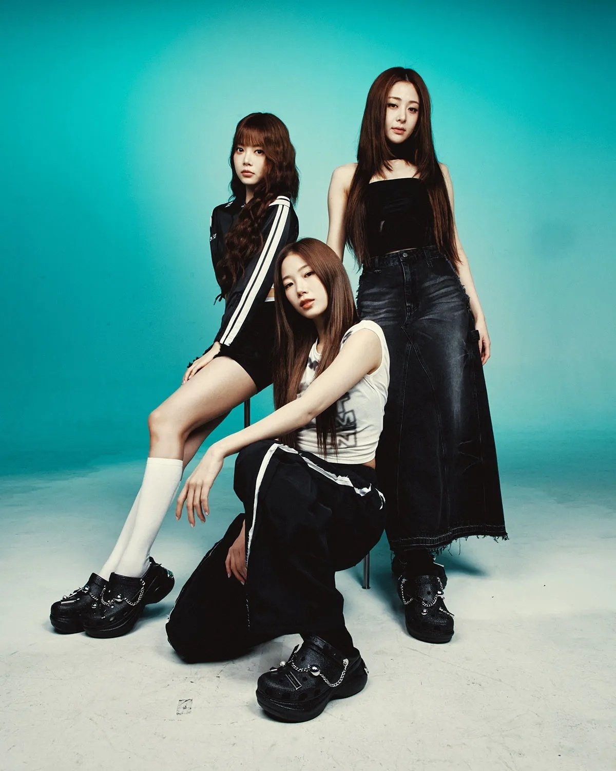 LE SSERAFIM x Crocs Bae Clog 限定聯名洞洞鞋發表!金采源、許允真⋯5 位全員上腳美翻!