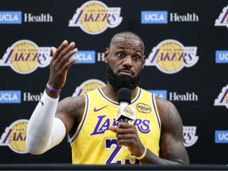 NBA/詹皇 LeBron James 想離開湖人是假消息?美媒爆料「想招募他球隊放的煙霧彈!」