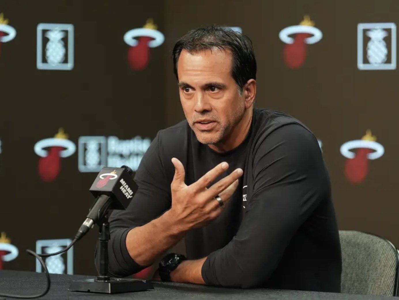 NBA/熱火教頭 Erik Spoelstra 返家見豪宅陷火海!隔日仍堅持執教出戰黃蜂!