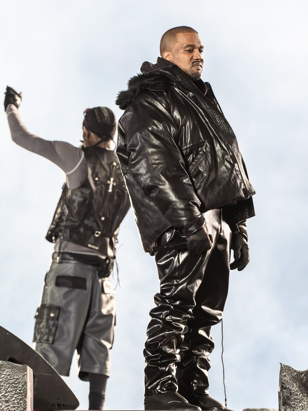 Kanye West 驚喜現身 Travis Scott 日本演唱會!兩人史詩級重聚令全場暴動