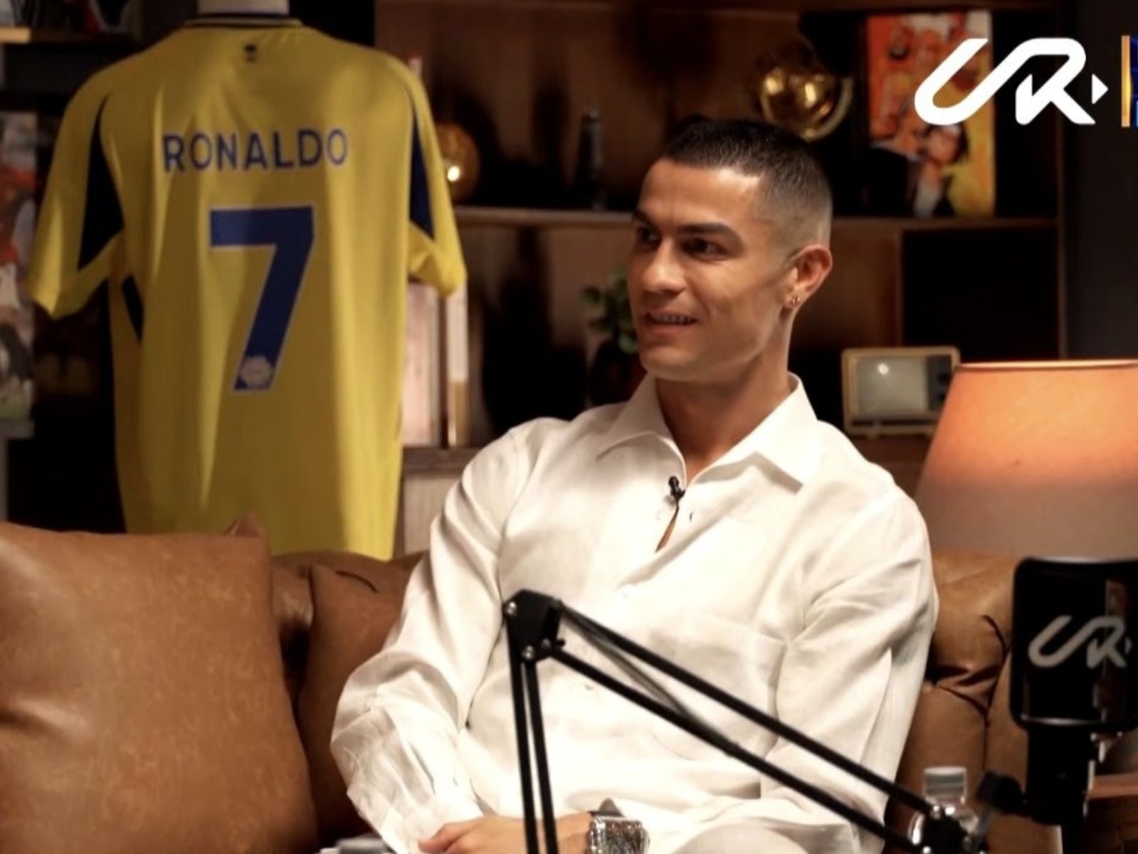 C 羅公開讚賞詹皇保養身體讓他感到敬佩！後面補虧「但我頭髮比他還多啦！」