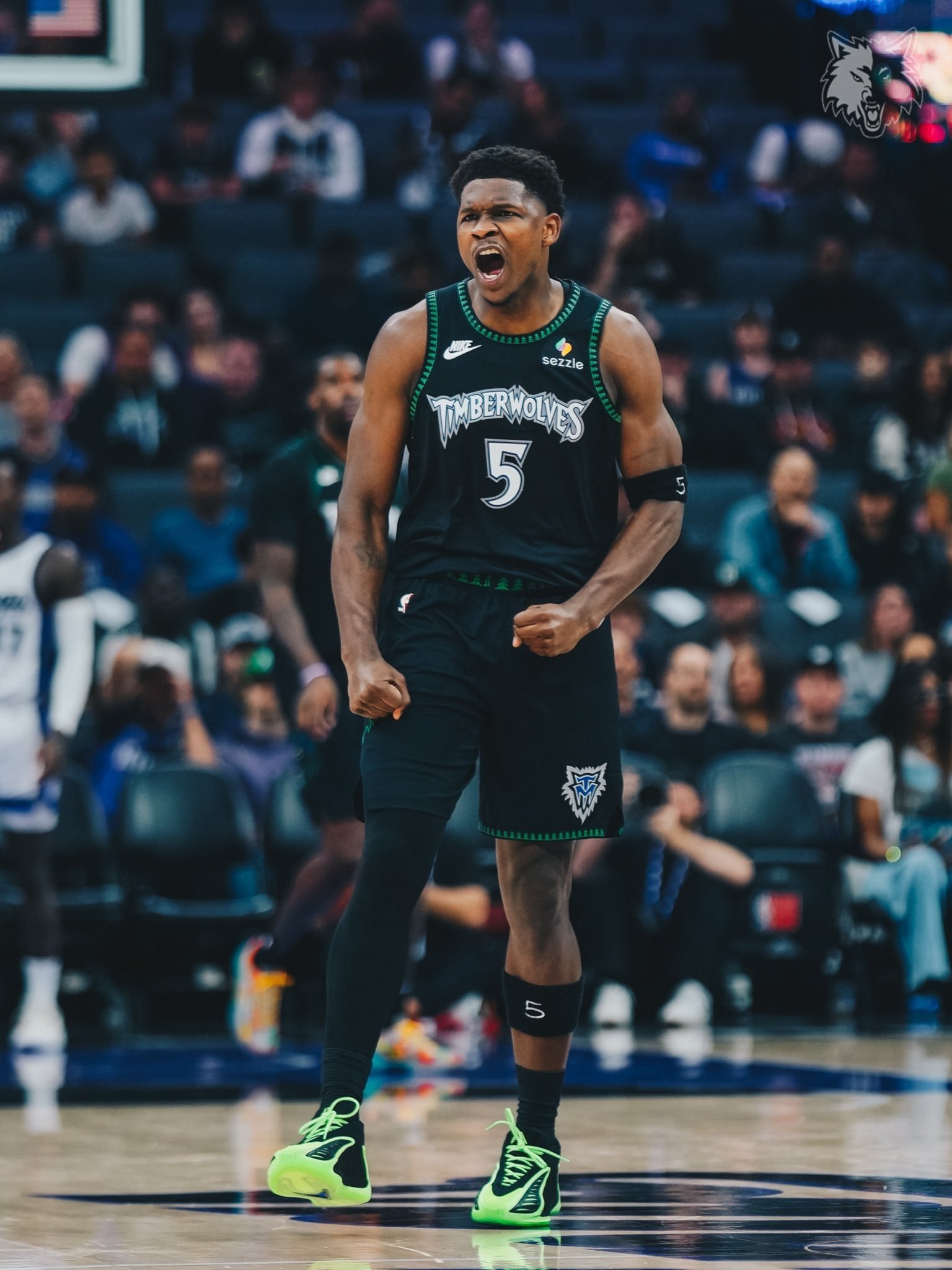 NBA／Anthony Edwards 暖心送球衣給坐遠方的小球迷！坦言「當年我也渴望拿到 KD 的！」