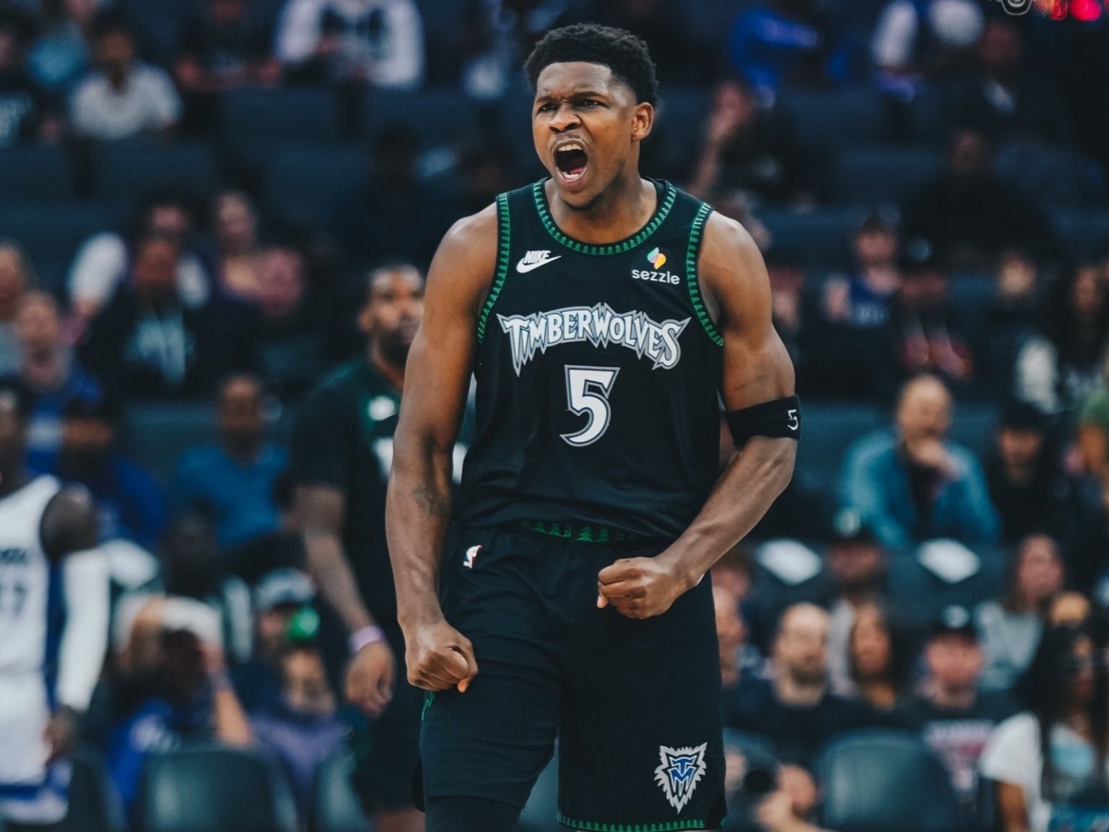 NBA／Anthony Edwards 暖心送球衣給坐遠方的小球迷！坦言「當年我也渴望拿到 KD 的！」