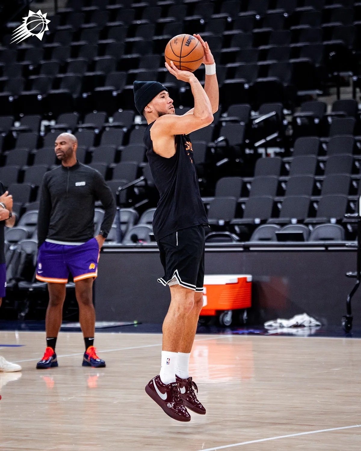 Nike Book 1 全新「雪佛蘭 Impala SS」限定配色曝光！酒紅色調＋漆皮光澤置入美到不行！