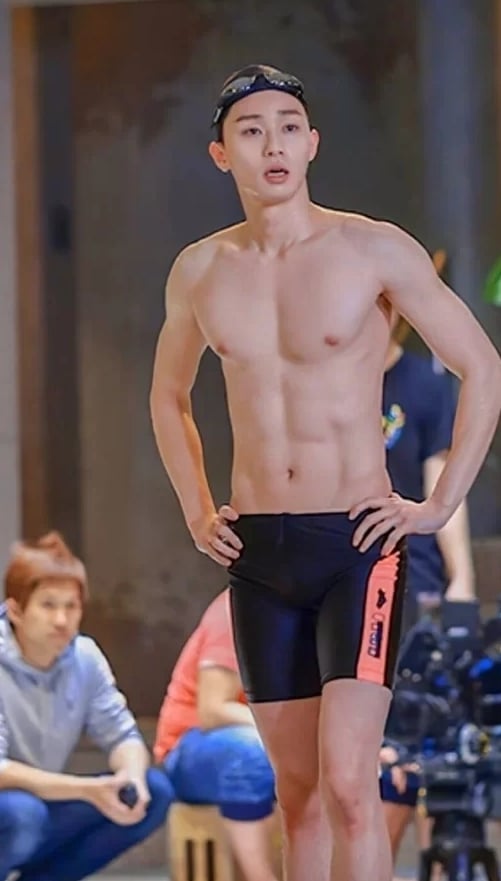 韓國肌肉擔當男星：BTS 田柾國、V 金泰亨、丁海寅、宋江⋯這 ５ 位簡直健身狂魔！