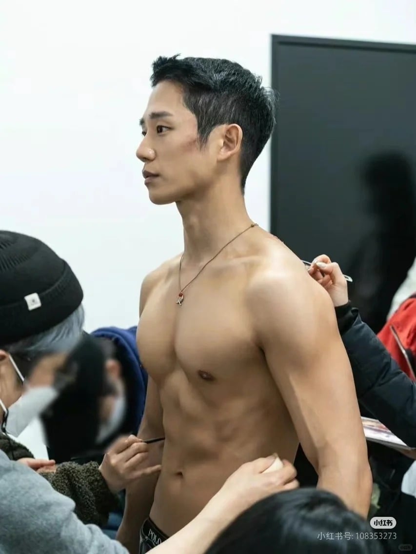 韓國肌肉擔當男星：BTS 田柾國、V 金泰亨、丁海寅、宋江⋯這 ５ 位簡直健身狂魔！