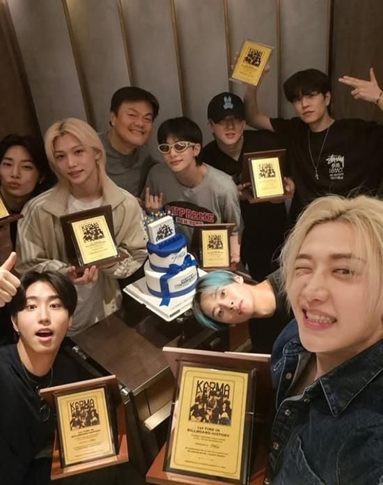 JYP 創辦人朴軫永送 1 億黃金給 Stray Kids！謙虛表示：「公司成就是員工的功勞！」