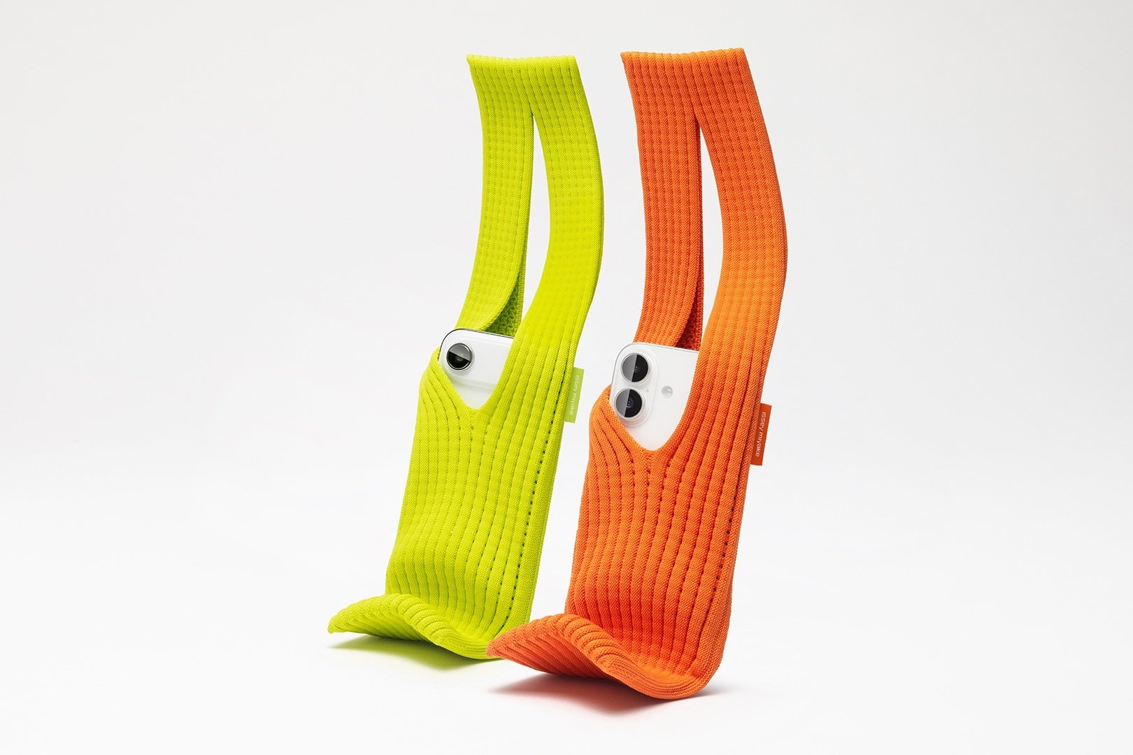 三宅一生 x Apple 聯名限量登場！「iPhone Pocket」用一塊布重新定義科技與穿搭