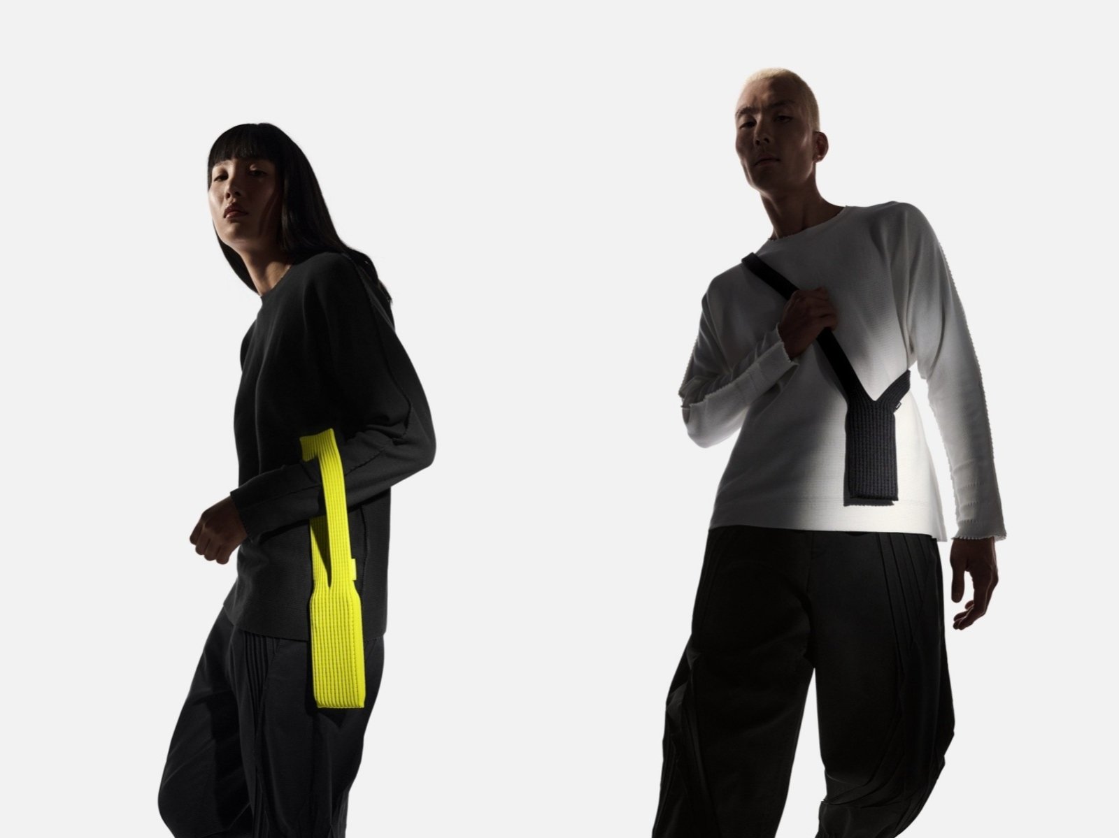 三宅一生 x Apple 聯名限量登場！「iPhone Pocket」用一塊布重新定義科技與穿搭