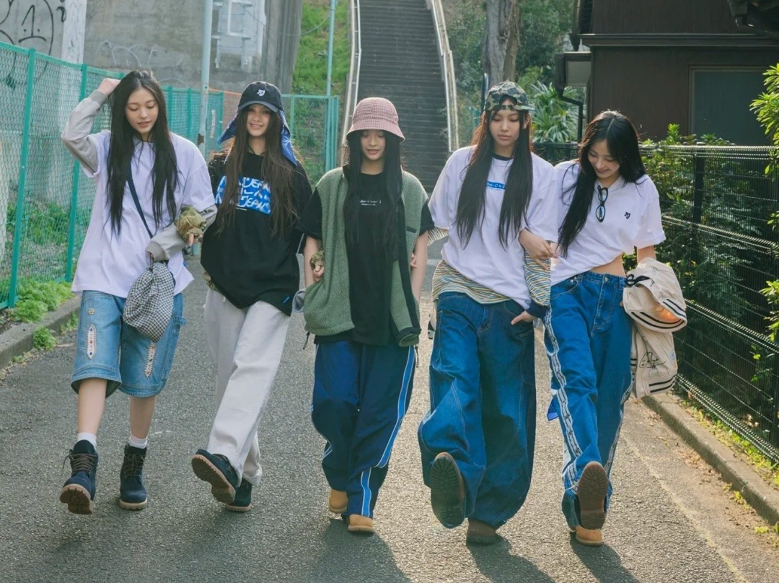 NewJeans 宣布全員回歸 ADOR！向粉絲喊話：「今後也會以真誠的音樂再次與大家見面！」