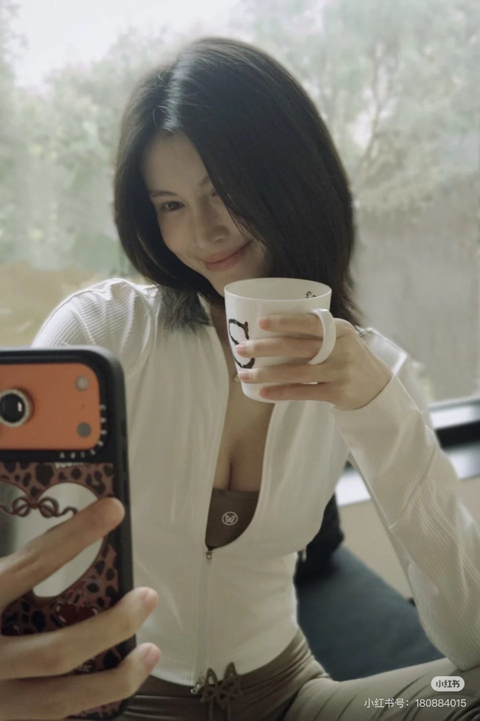 陳偉霆老婆何穗產後近況曝光！瑜伽套裝纖細身材引網驚：「不像剛生完！」