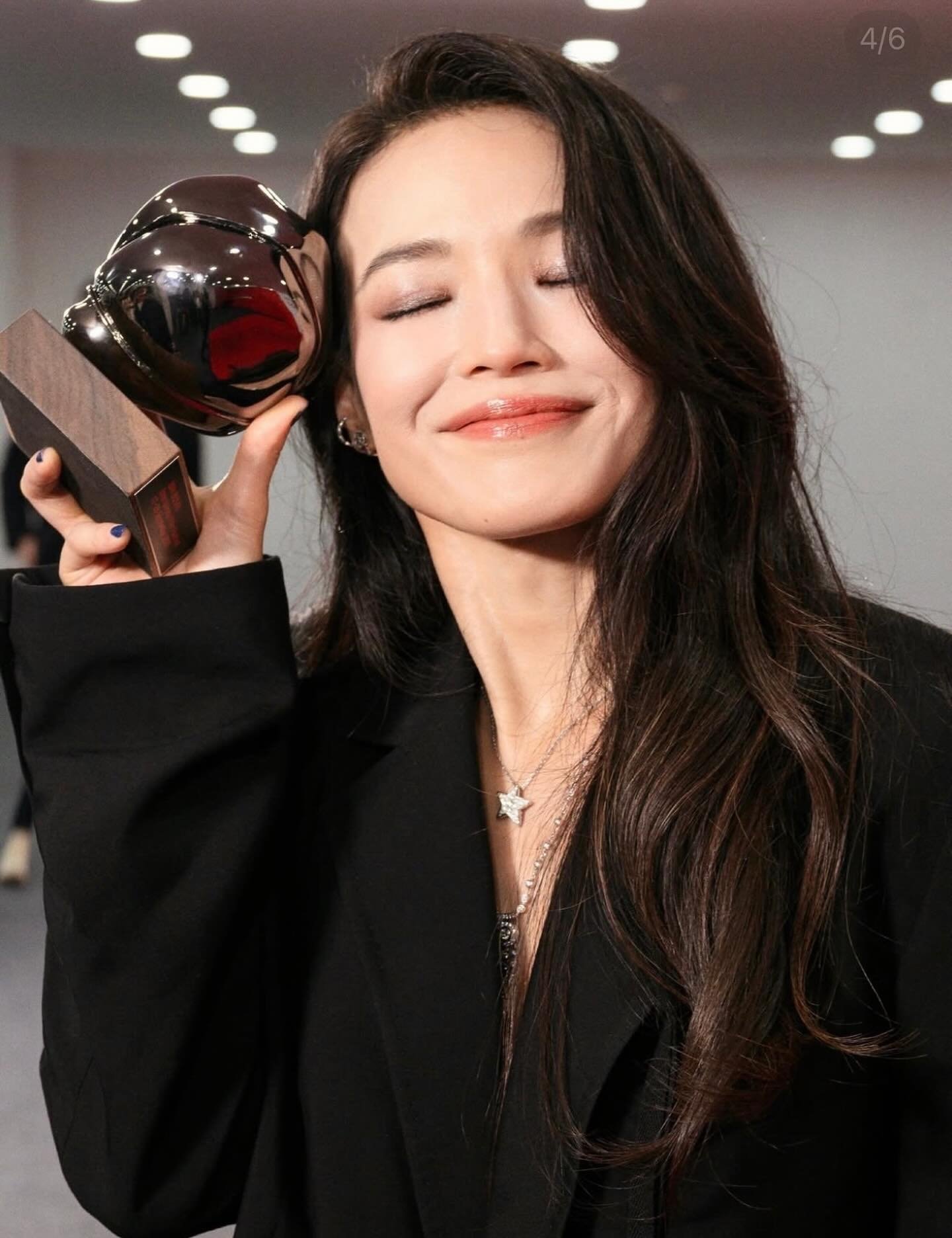 舒淇《女孩》奪釜山最佳導演!馮德倫當眾開玩笑:「不聽老公建議才得獎?」