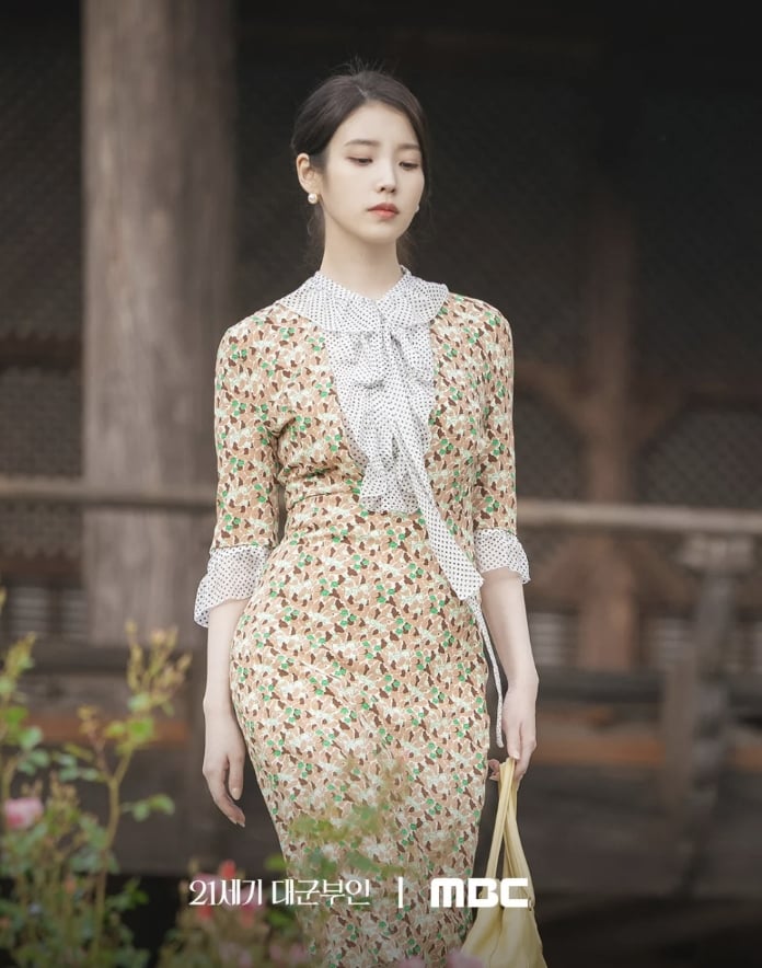 IU、邊佑錫《21 世紀大君夫人》2026 開播！夢幻身高差劇照曝光粉絲直呼 CP 感爆棚！