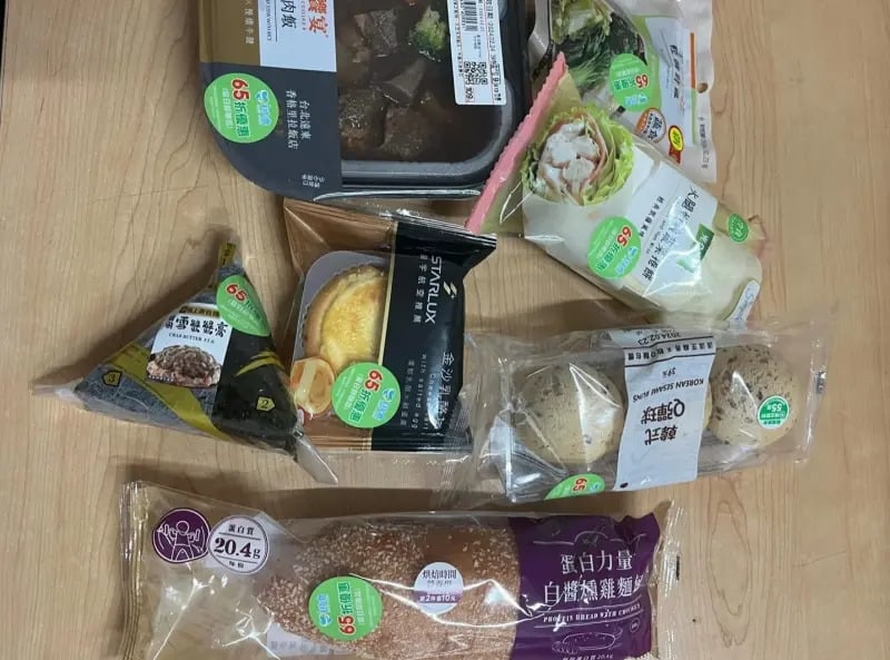 7-11 即期品 65 折沒了!門市公告變 7 折,乞丐超人崩潰喊:「改吃全家!」