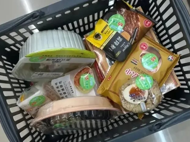 7-11 即期品 65 折沒了！門市公告變 7 折，乞丐超人崩潰喊：「改吃全家！」