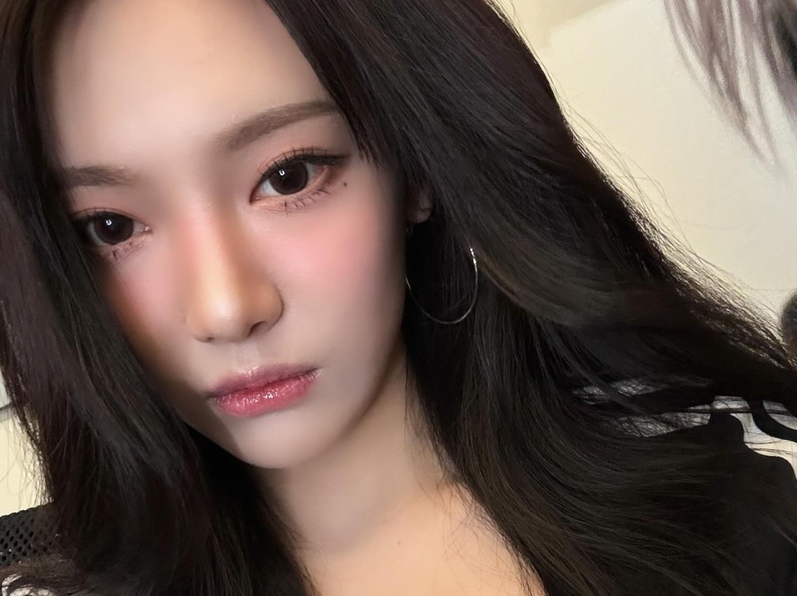 aespa 寧寧身高 164 公分 IG 辣秀內衣自拍照引網暴動：「尺度太大了！」