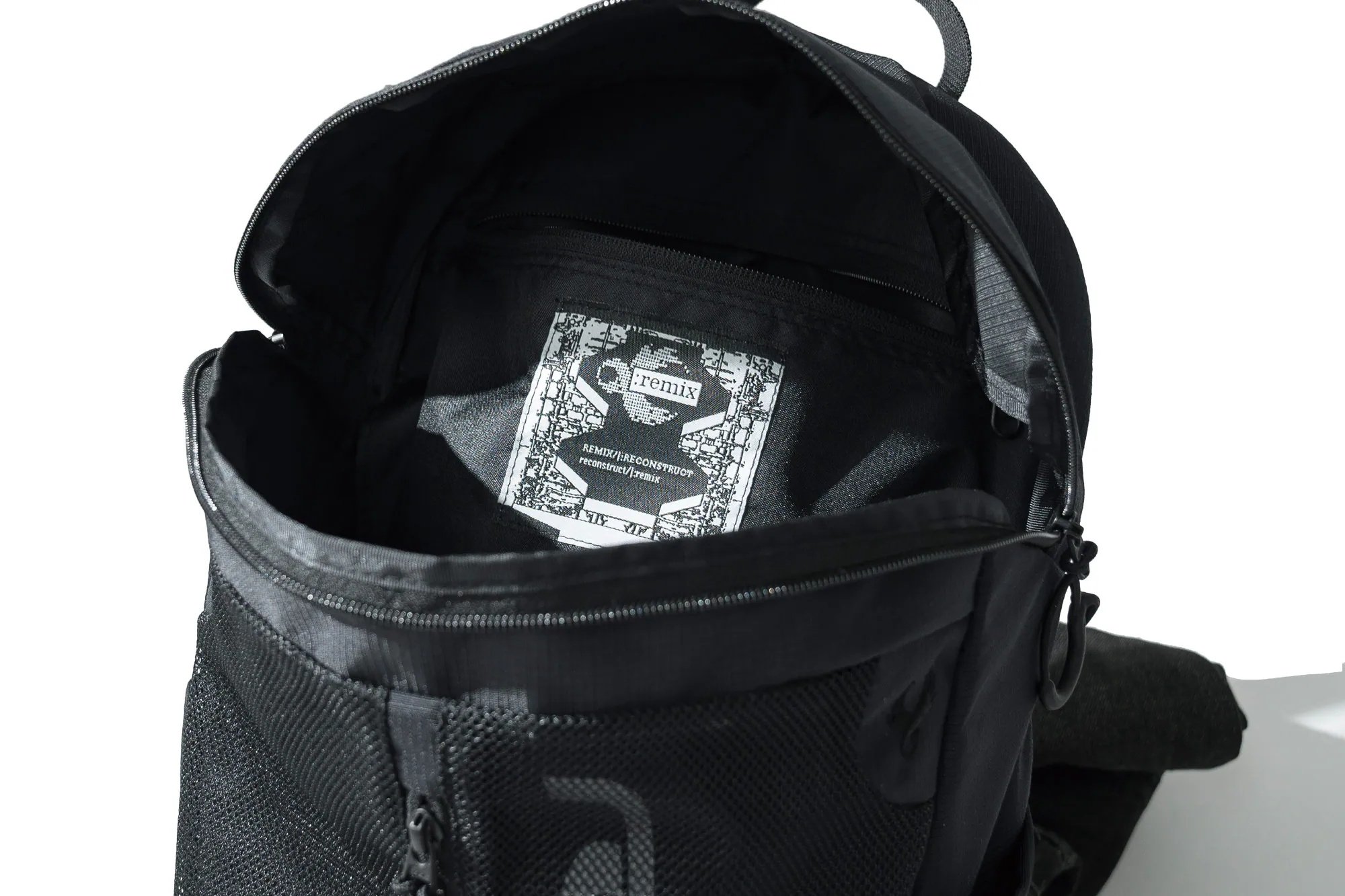 2025 六款機能後背包推薦！上班族必備，雨天通勤與都市穿搭都完美兼顧！