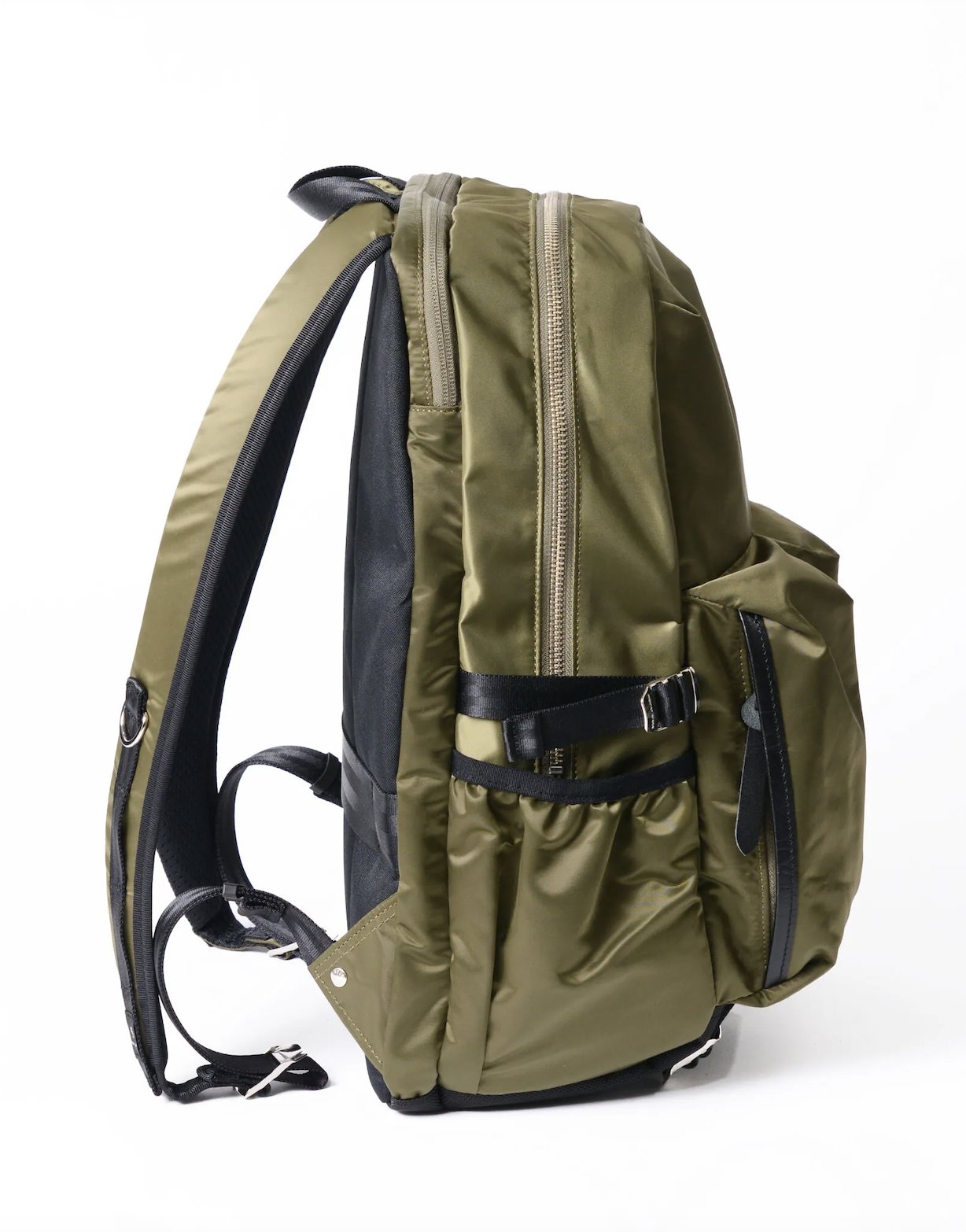 2025 六款機能後背包推薦！上班族必備，雨天通勤與都市穿搭都完美兼顧！