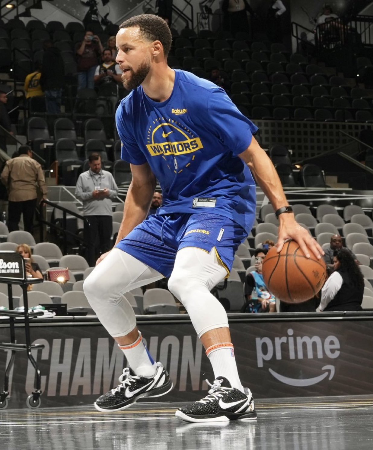 NBA/Stephen Curry 穿 Nike Kobe 6 賽前練球!成員球鞋自由球員下一步動向引關注!