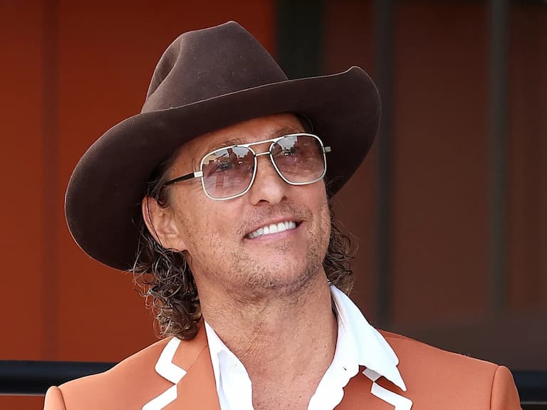 馬修麥康納 Matthew McConaughey 驚現「州長競選看板」!真相曝光全網傻眼!