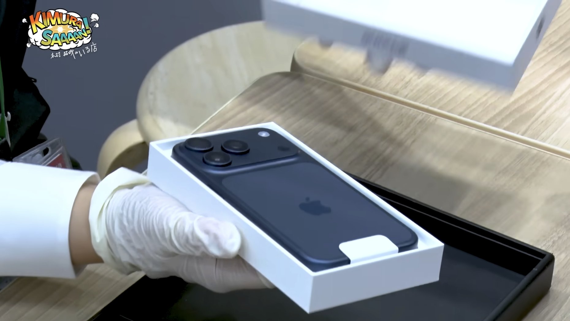 木村拓哉換 iPhone 17 Pro 掀熱議?被發現原來還在用 iPhone 13,網友大讚:「真正的低調系巨星!」