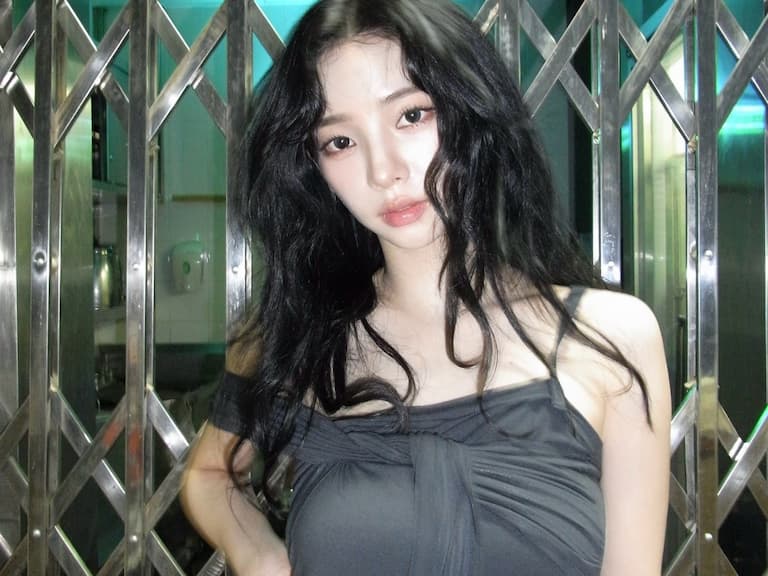 aespa Karina 身高 168 穿全套 Chanel 拍封面掀代言猜測!網:「人間香奈兒只服 Jennie!」