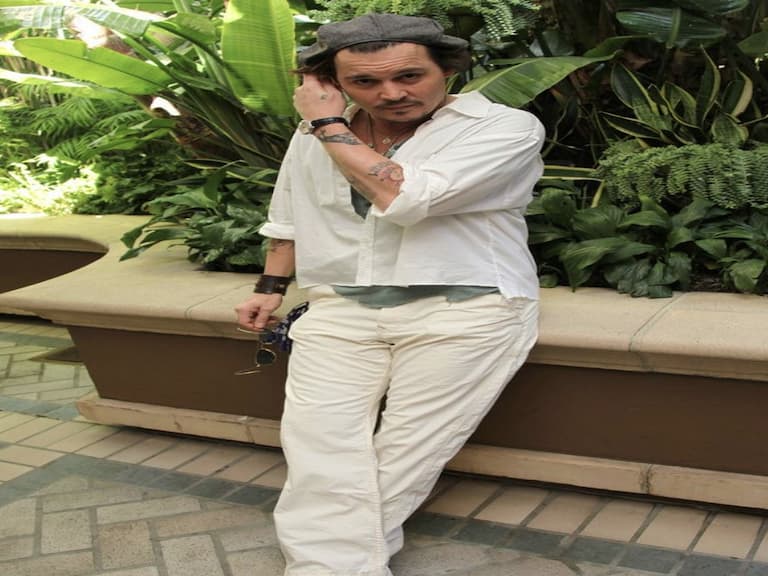 強尼戴普 Johnny Depp 曾扮虛擬主持人！自嘲：「最糟是我還很喜歡！」