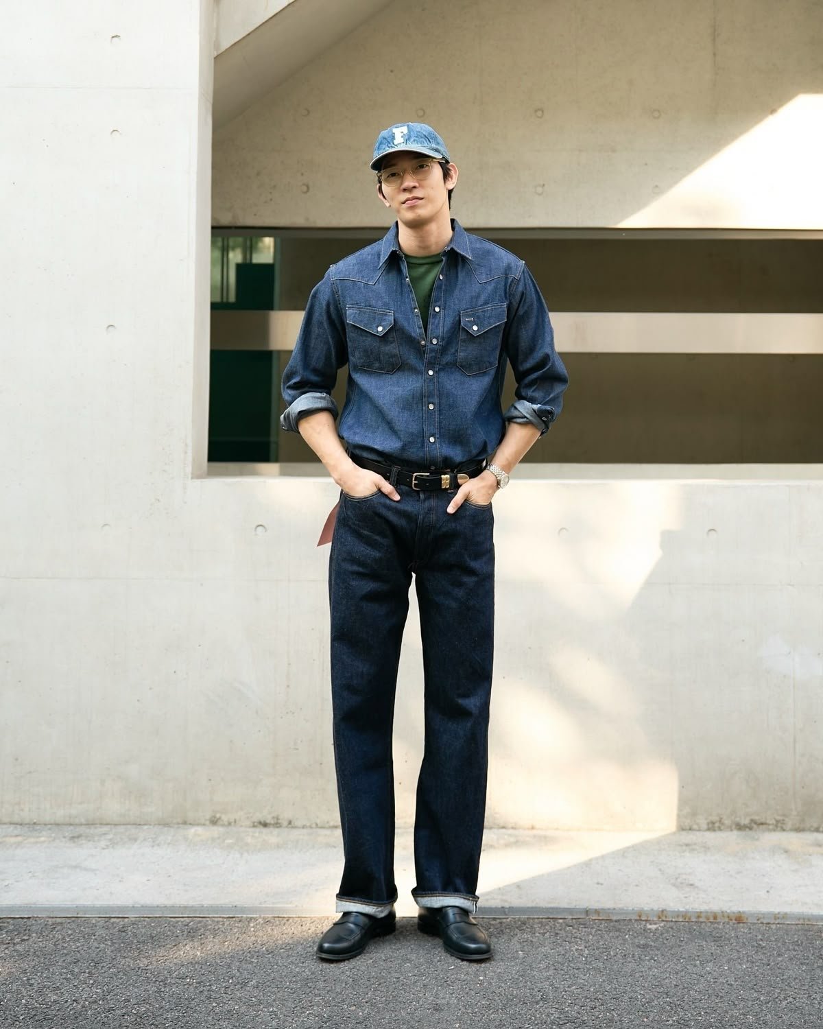 2025 秋冬丹寧回歸!除了牛仔褲以外,四大丹寧穿搭與配件重點一次看