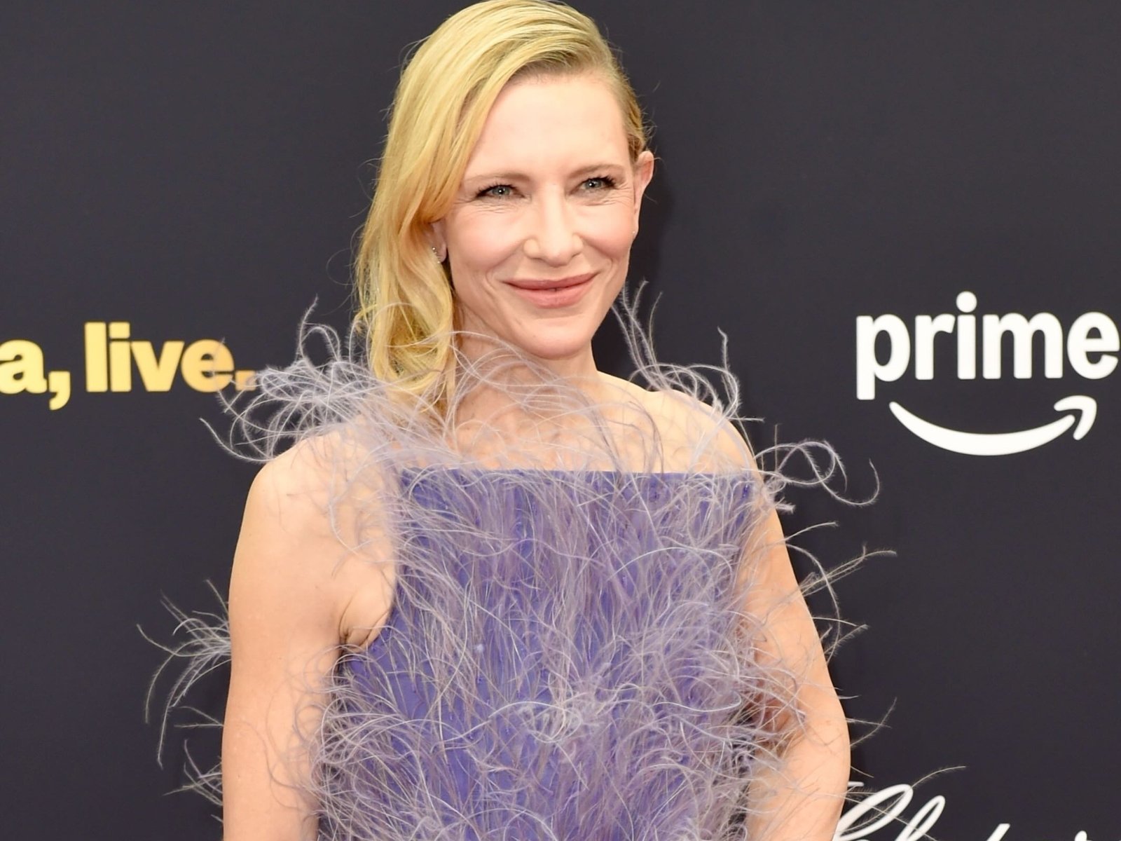 凱特布蘭琪 Cate Blanchett 身高 174 羽毛禮服亮相引熱議！網歪樓：「像 101 跨年煙火！」