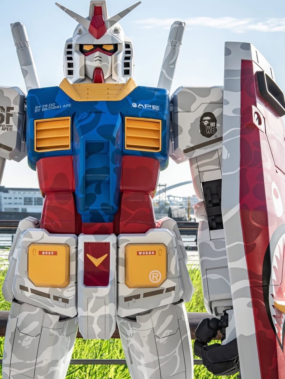 BAPE × 鋼彈雕像正式亮相!萬代南夢宮嘉年華 2025 上海限定公開