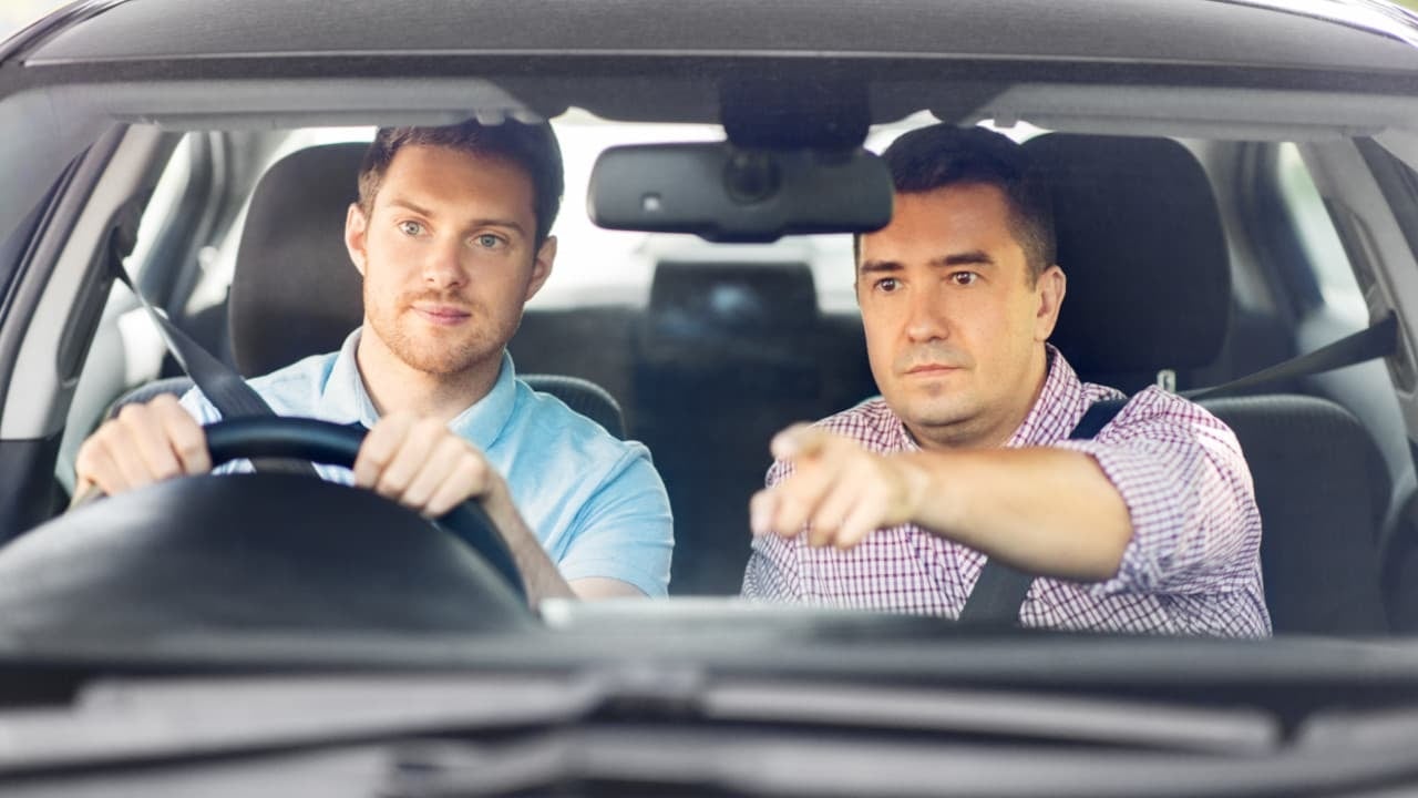 台灣駕照太好考?英國考照超難!考生筆試 128 次、路考 43 次才過關震撼網友!