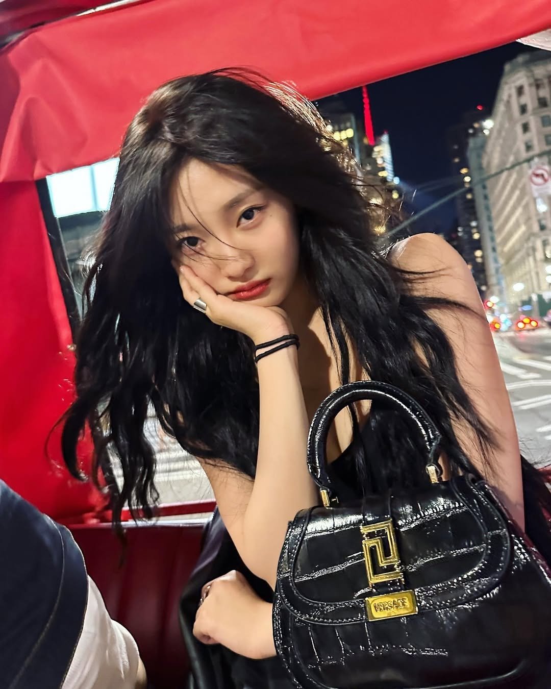 aespa 寧寧因買「原爆檯燈」全員遭抵制登唱 NHK《紅白歌唱大賽》！日網怒批：「有他們拒看！」